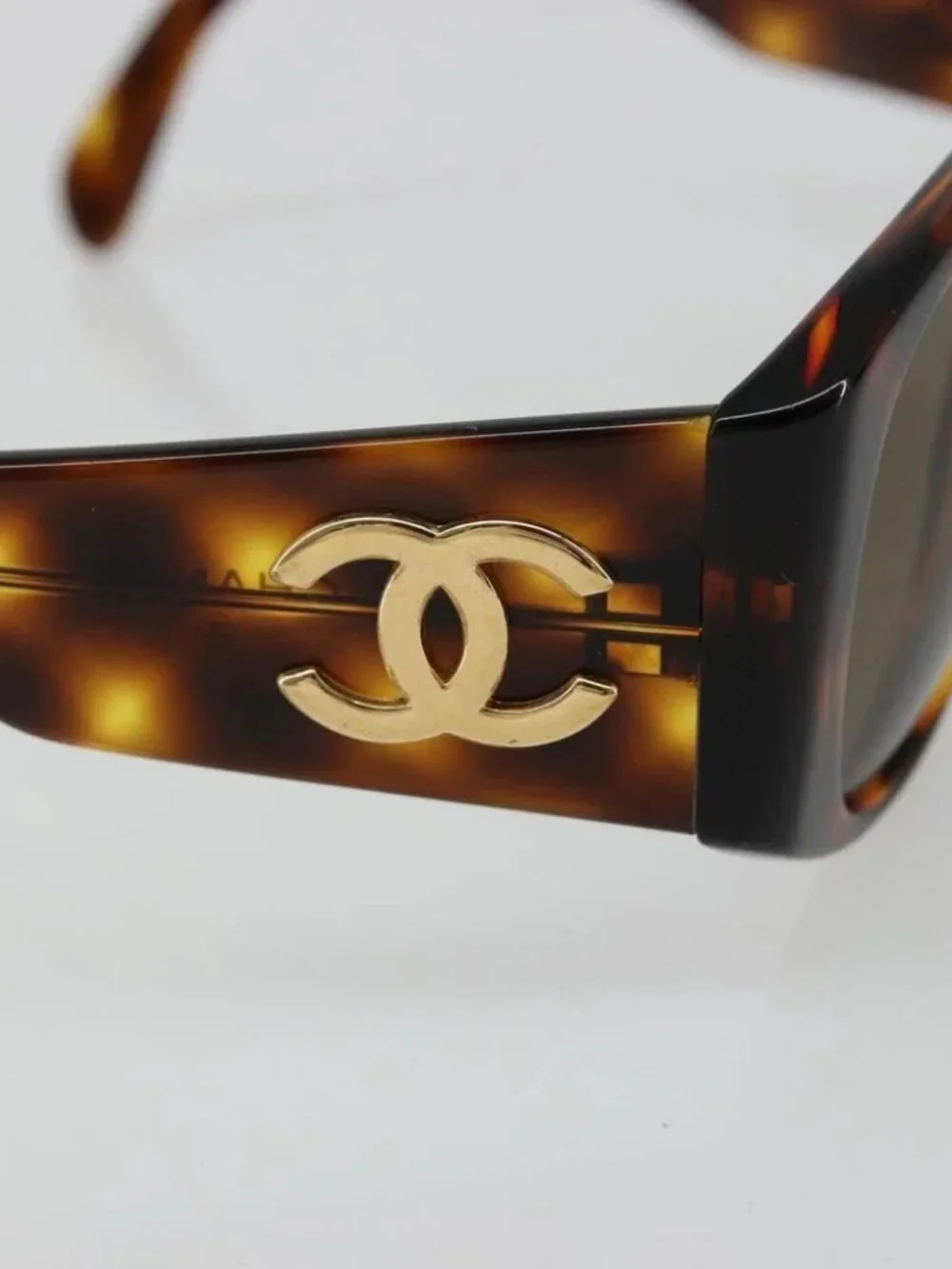 CHANEL brand	chanel color	brown